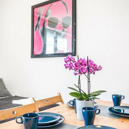 Sea Flats - & Private Parking *